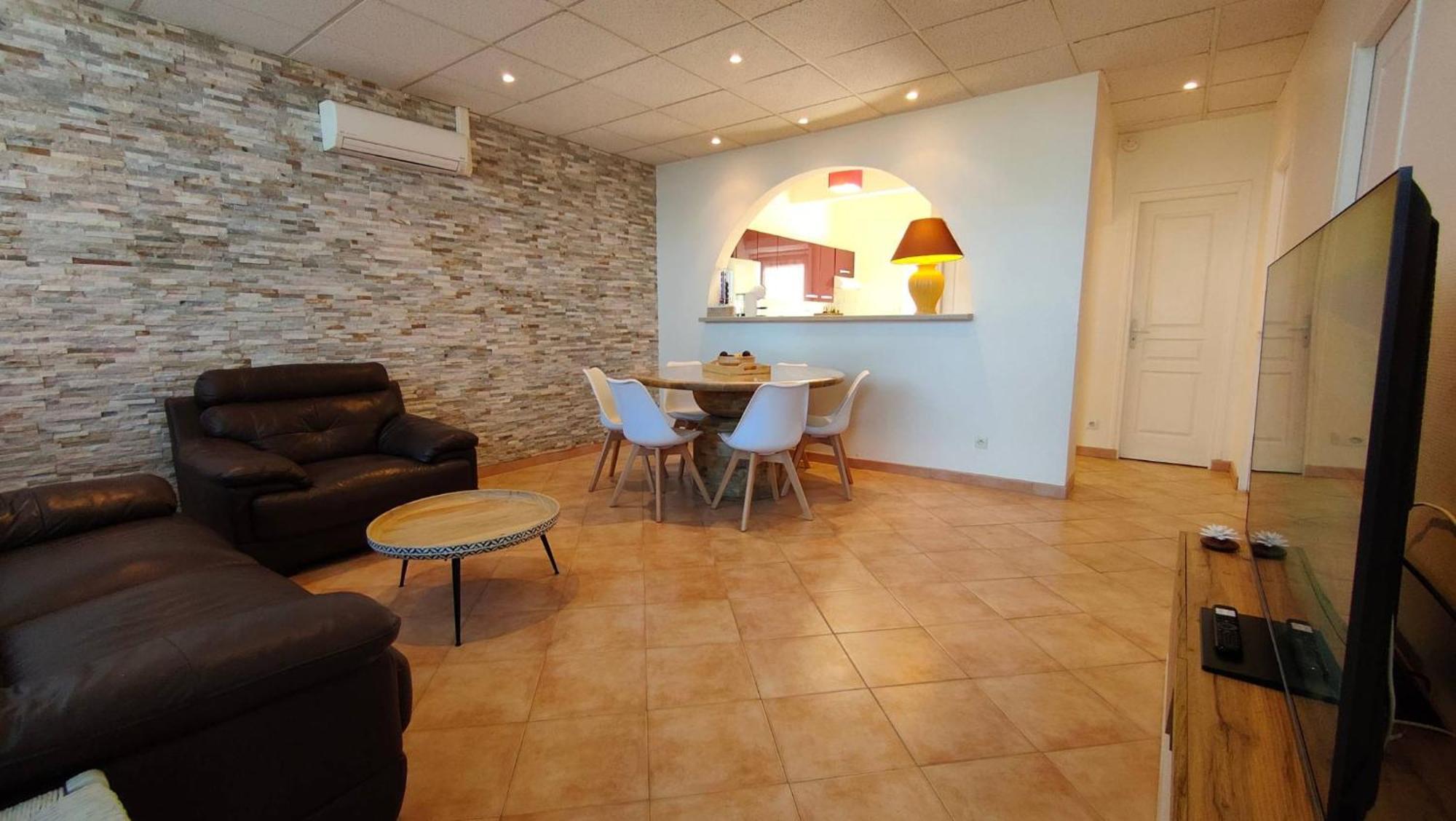 Emplacement Ideal 3 Pieces 50 M De La * Algajola (Corsica)